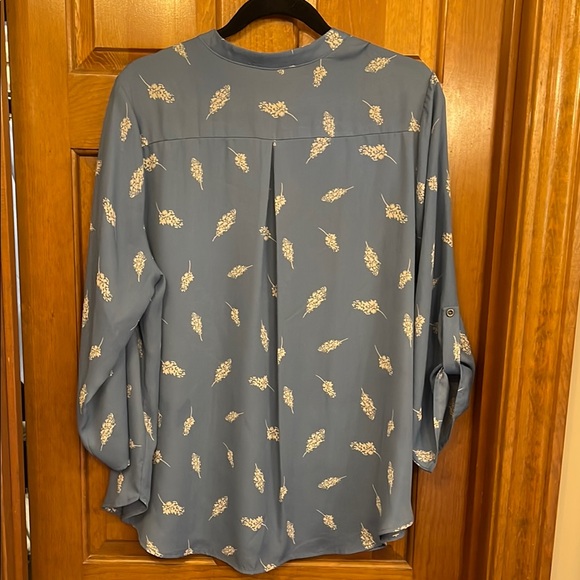 Lush Blue and Cream V-Neck Blouse - Picture 3 of 4